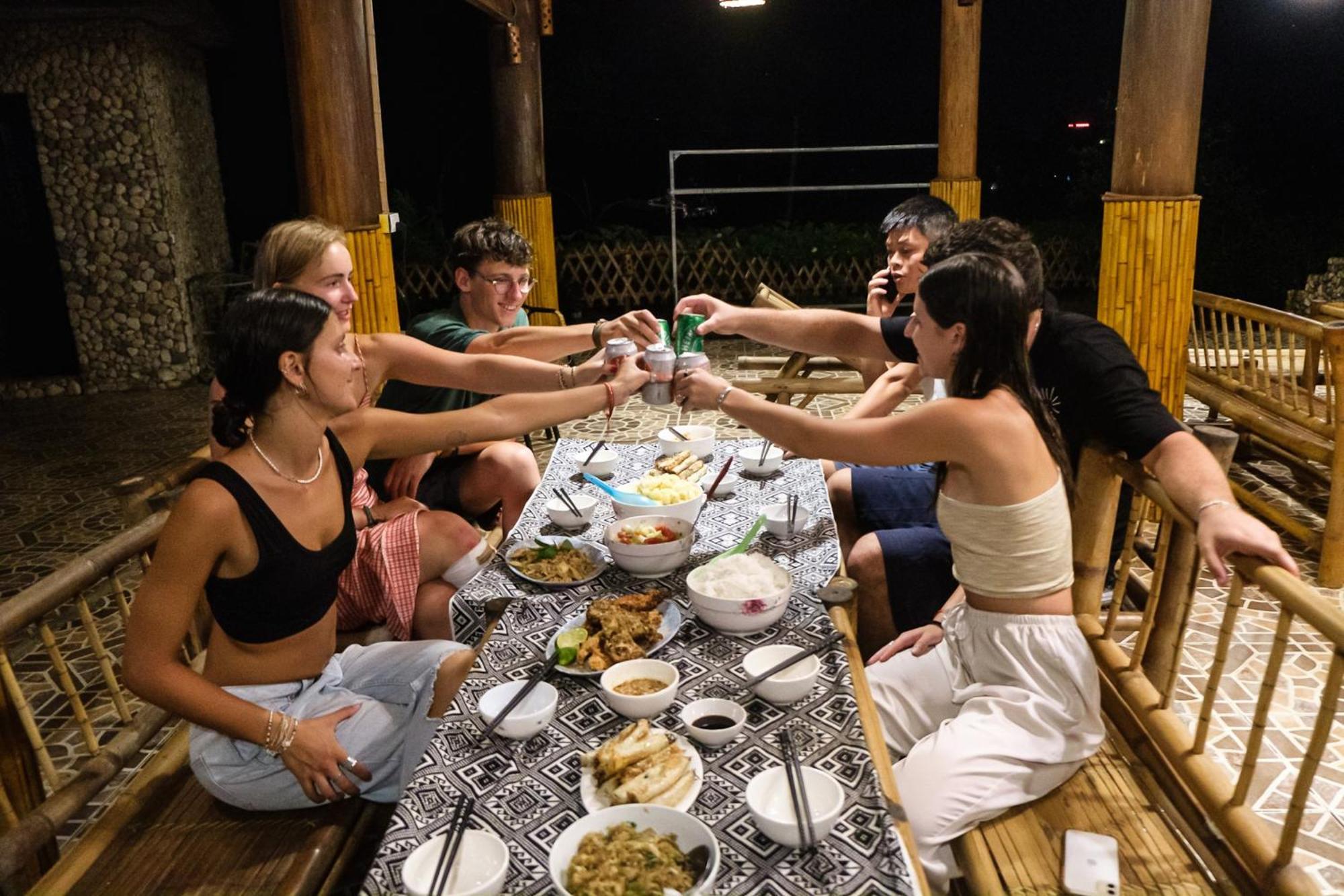 Nha Tan - Mai Chau Homestay And Tours Exteriör bild