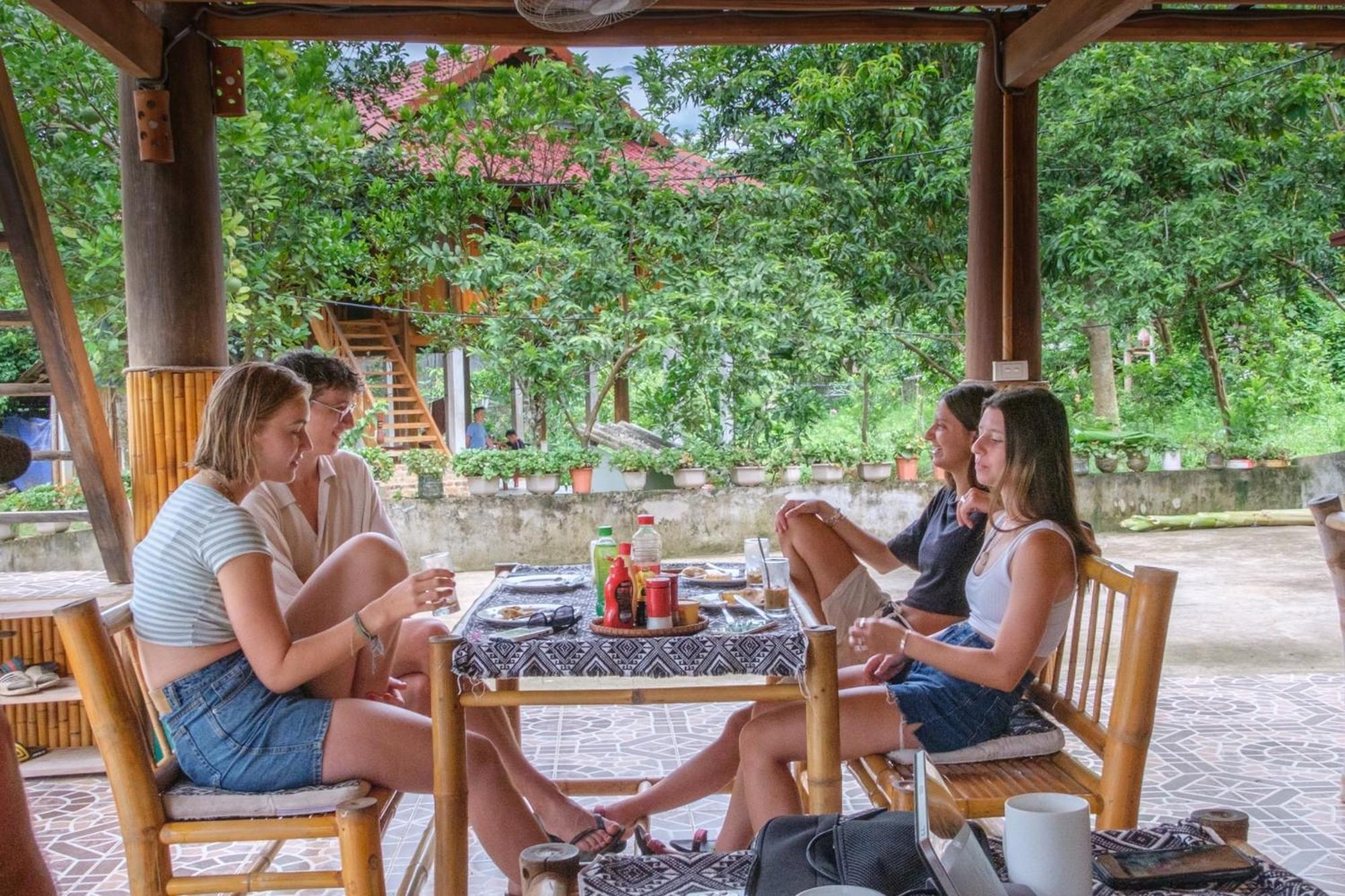 Nha Tan - Mai Chau Homestay And Tours Exteriör bild
