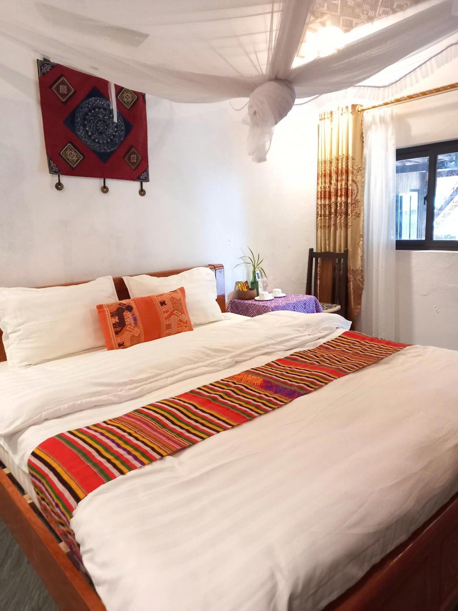 Nha Tan - Mai Chau Homestay And Tours Exteriör bild