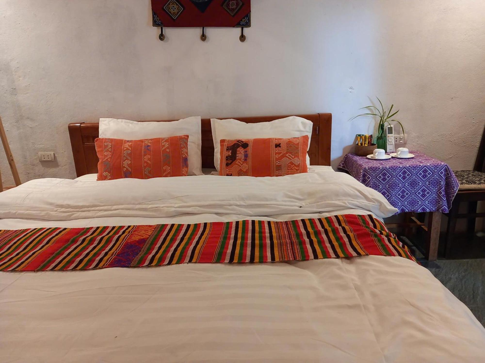 Nha Tan - Mai Chau Homestay And Tours Exteriör bild